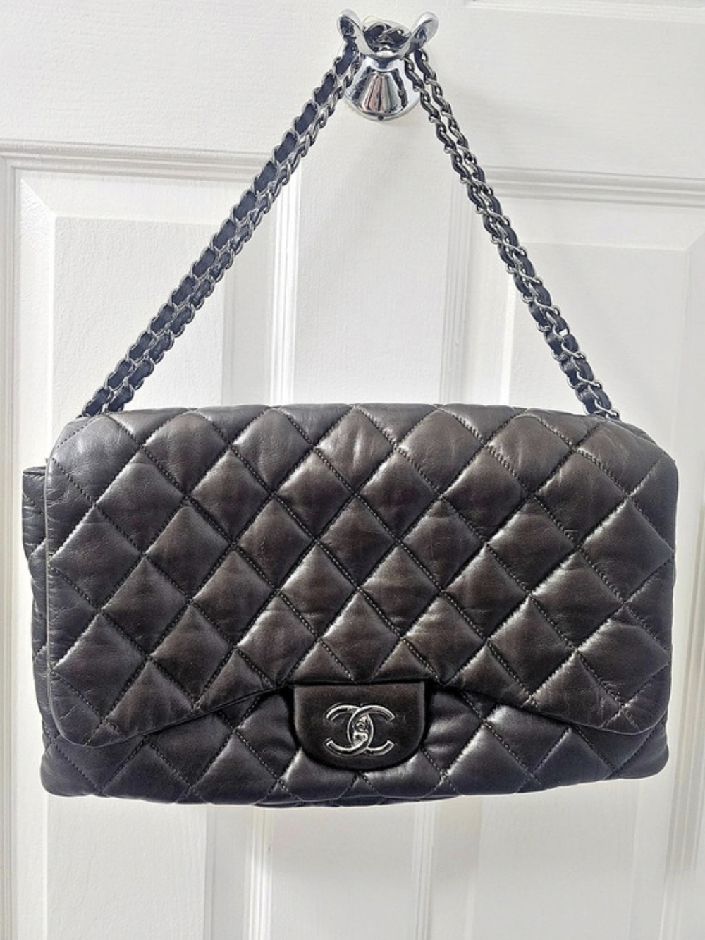 Chanel Quilted Classic Flap Bag Shoulder Bag in Brown